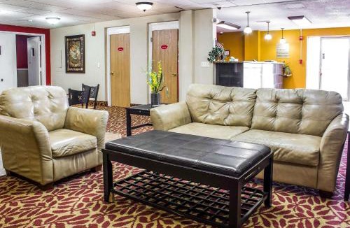 Walnut Hotel | Econo Lodge Inn & Suites Walnut