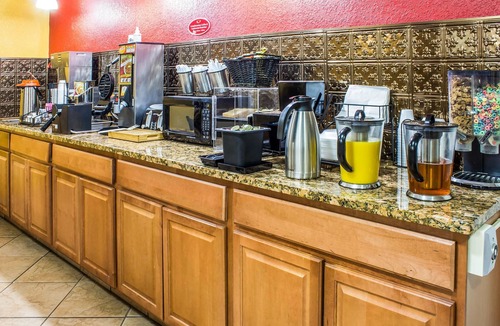 Walnut Hotel | Econo Lodge Inn & Suites Walnut