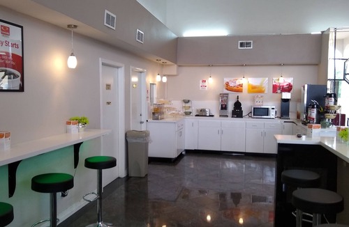 Memorial Hotel | Econo Lodge Inn & Suites West - Energy Corridor