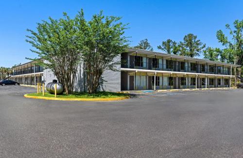 Jennings Cabin | Econo Lodge Jennings