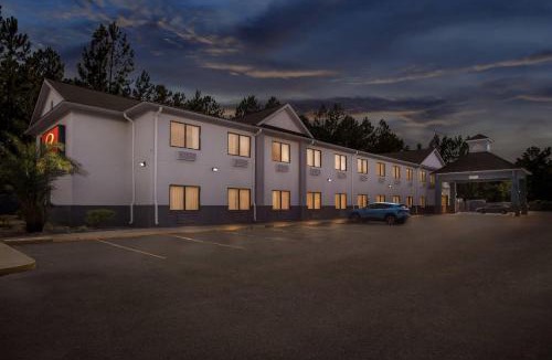 Jesup Cabin | Econo Lodge Jesup