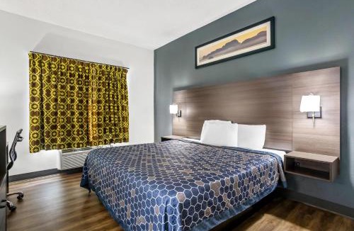 Jesup Cabin | Econo Lodge Jesup