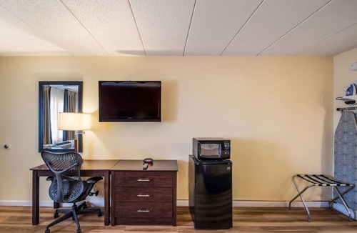 Kearney Hotel | Econo Lodge Kearney - Liberty