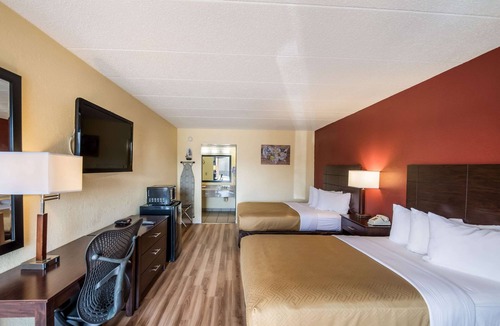 Kearney Hotel | Econo Lodge Kearney - Liberty