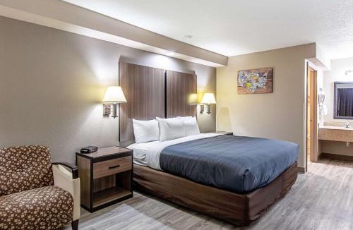 Kingsville Cabin | Econo Lodge Kingsville