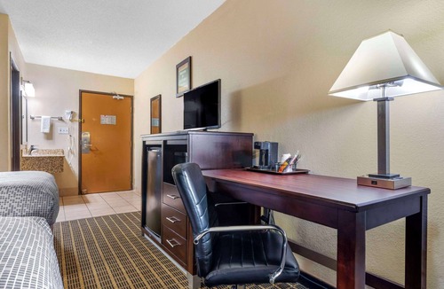 La Crosse Hotel | Econo Lodge La Crosse North