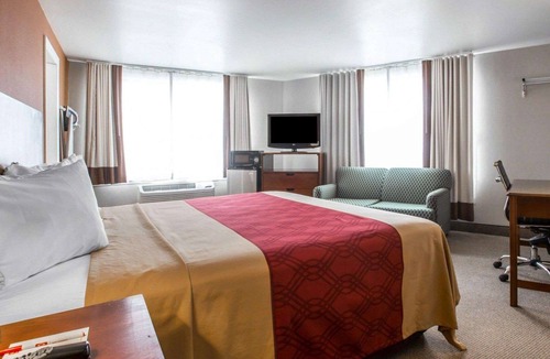 West Ossipee Hotel | Econo Lodge Lake Region