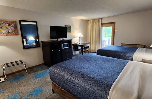 Manistique Hotel | Econo Lodge Lakeshore