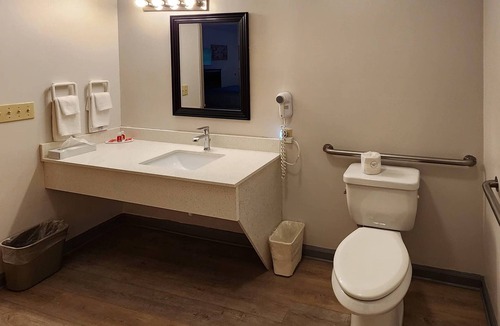 Manistique Hotel | Econo Lodge Lakeshore