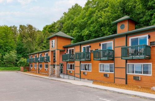 Upper Peninsula Michigan Cabin | Econo Lodge Lakeview