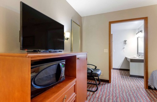Upper Peninsula Michigan Hotel | Econo Lodge Lakeview