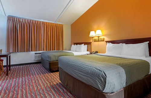 Upper Peninsula Michigan Hotel | Econo Lodge Lakeview