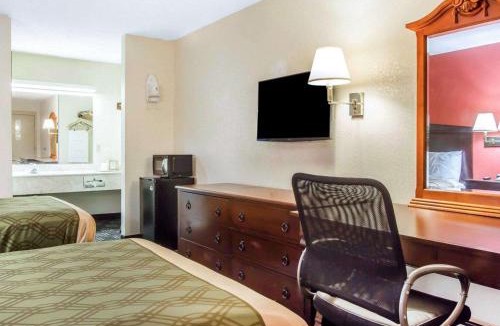 Lanett Cabin | Econo Lodge Lanett