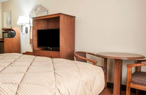 Mesilla Park Hotel | Econo Lodge Las Cruces University Area