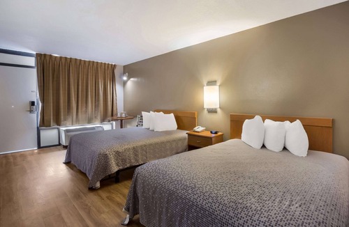 Boys Ranch Hotel | Econo Lodge Live Oak