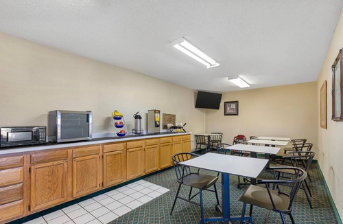 Del Camino Hotel | Econo Lodge Longmont East