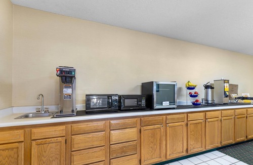 Del Camino Hotel | Econo Lodge Longmont East