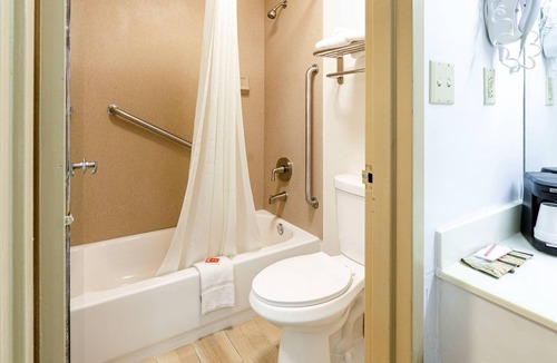 Marion Hotel | Econo Lodge Marion I-81