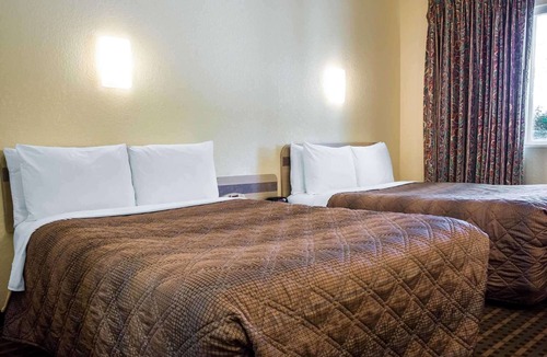 Meadville Hotel | Econo Lodge Meadville