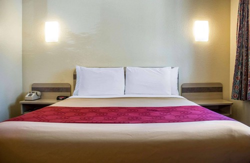 Meadville Hotel | Econo Lodge Meadville
