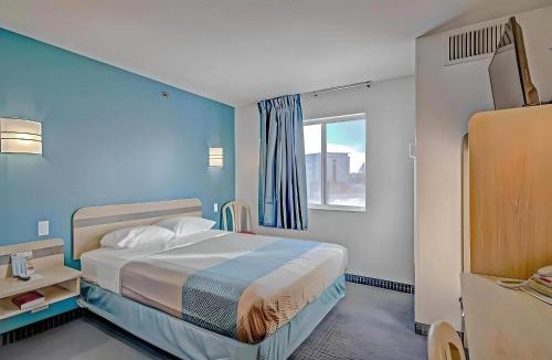 Menomonie Cabin | Econo Lodge Menomonie