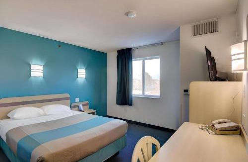 Menomonie Cabin | Econo Lodge Menomonie