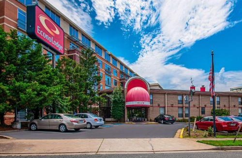 East Falls Church Cabin | Econo Lodge Metro