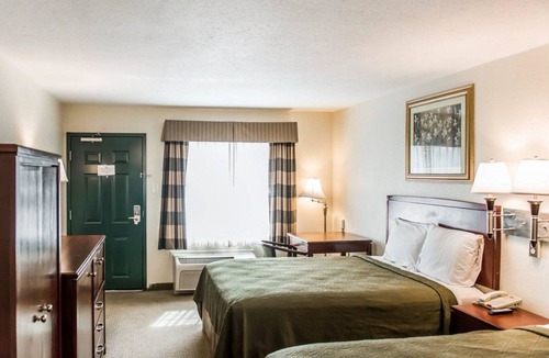 Lloyd Hotel | Econo Lodge Monticello