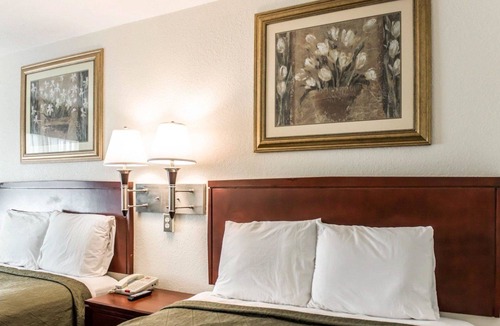 Lloyd Hotel | Econo Lodge Monticello