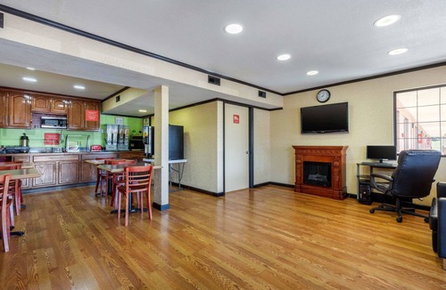 Nashville Hotel | Econo Lodge Nashville near Percy Priest Lake