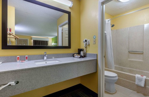 Nashville Hotel | Econo Lodge Nashville near Percy Priest Lake