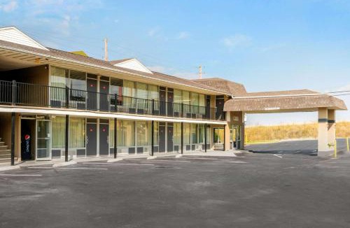 Rolla Cabin | Econo Lodge near Missouri University of Science and Technology