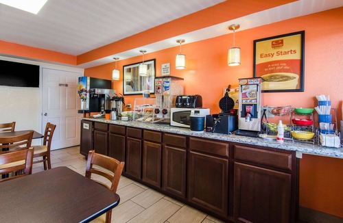 Bristol Hotel | Econo Lodge Near Motor Speedway