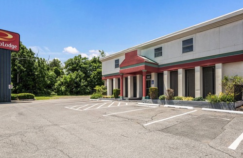 Vails Gate Hotel | Econo Lodge Near Stewart Inter