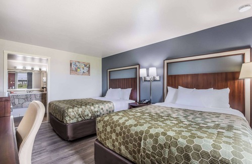 Neenah Hotel | Econo Lodge Neenah