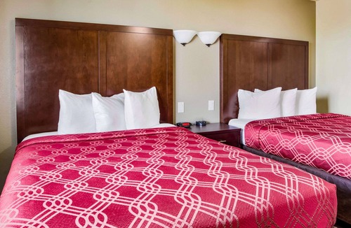 Newport Hotel | Econo Lodge Newport