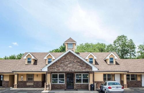 Newton Cabin | Econo Lodge Newton