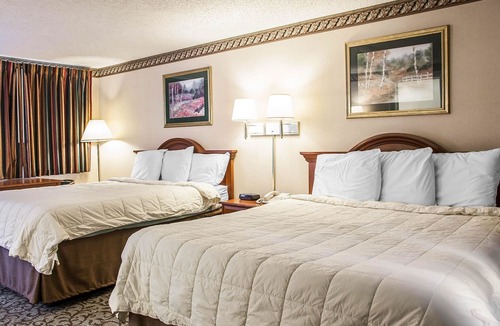 Newton Hotel | Econo Lodge Newton