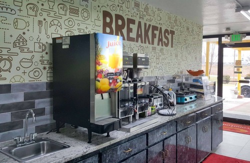 Oak Grove Hotel | Econo Lodge Oak Grove-Blue Springs