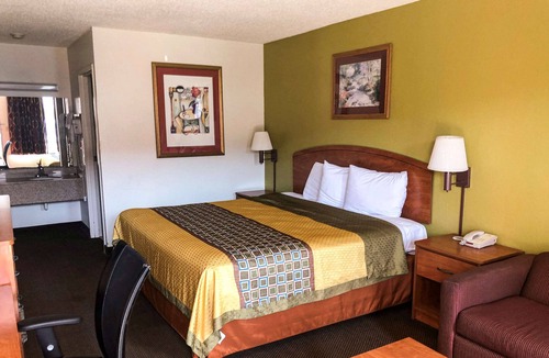 Oklahoma City Hotel | Econo Lodge Oklahoma City Northeast