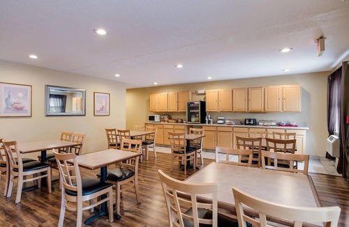 Painted Post Hotel | Econo Lodge Painted Post - Corning