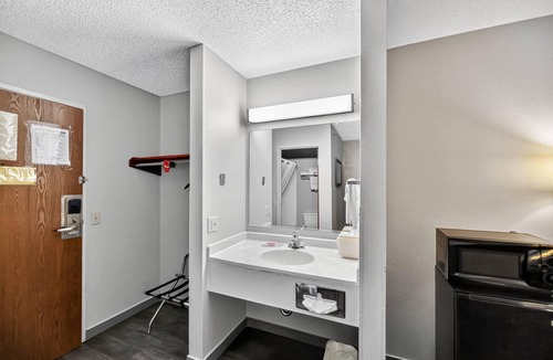 Princeton Hotel | Econo Lodge Princeton