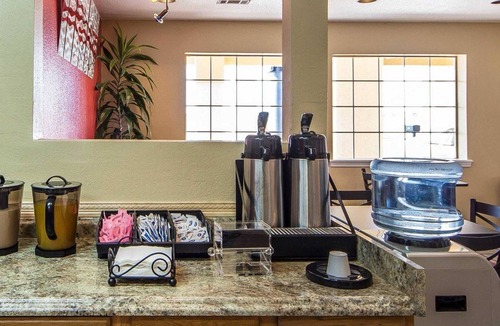 Pryor Hotel | Econo Lodge Pryor