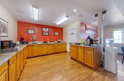 Pryor Hotel | Econo Lodge Pryor