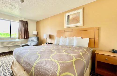 Quincy Cabin | Econo Lodge Quincy