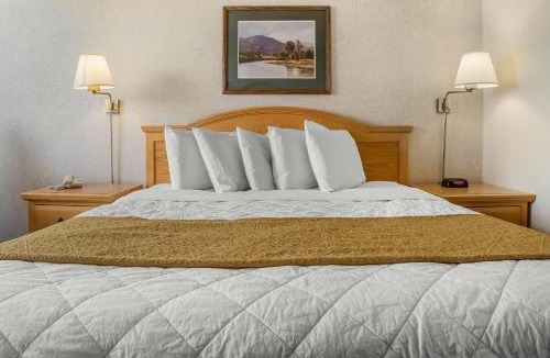 Rawlins Cabin | Econo Lodge Rawlins