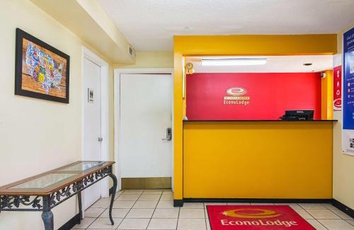 Lowes Grove Cabin | Econo Lodge Research Triangle Park