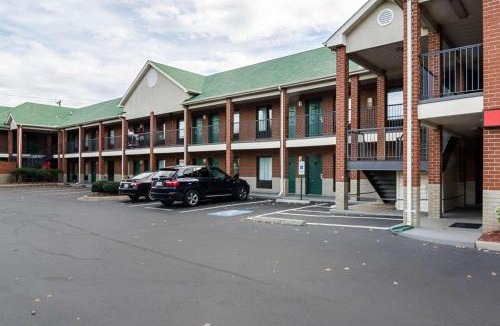 Mosby Cabin | Econo Lodge Richmond North