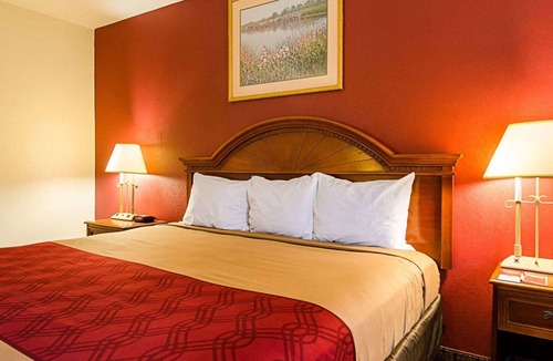Mosby Hotel | Econo Lodge Richmond North