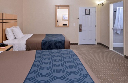 Rochester Hotel | Econo Lodge Rochester I-90 & I-390